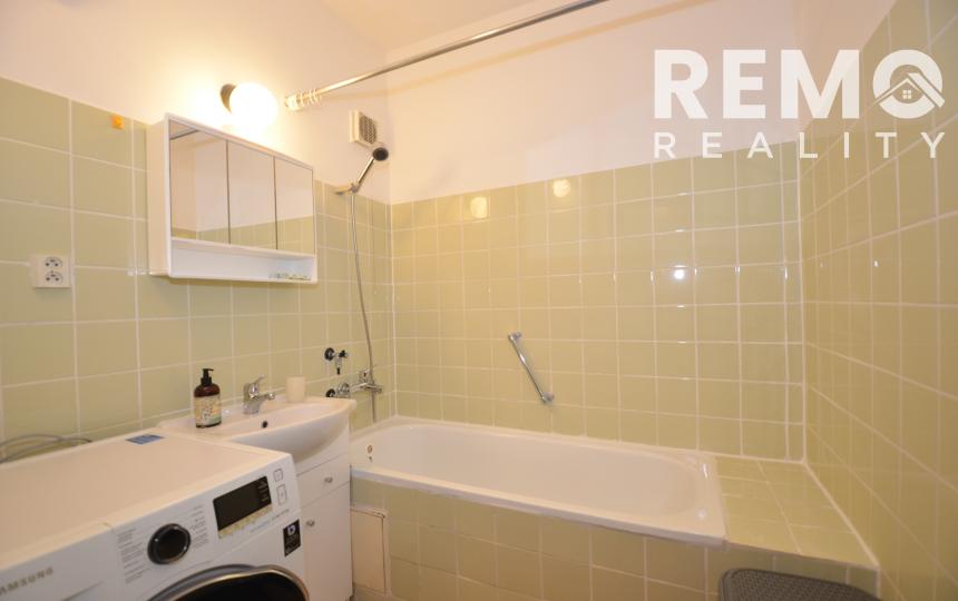 REZERVOVANÉ Väčší 1-izbový byt s lodžiou a výhľadom na mesto, Štrkovec