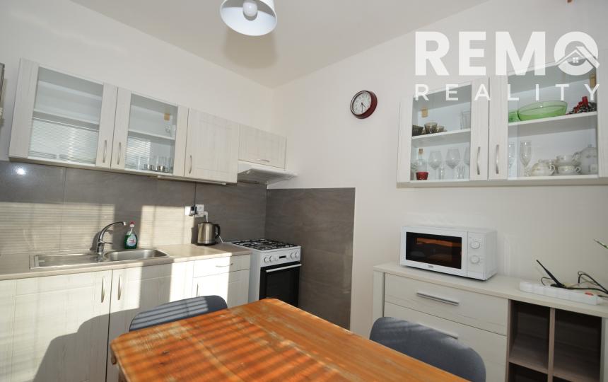 REZERVOVANÉ Väčší 1-izbový byt s lodžiou a výhľadom na mesto, Štrkovec