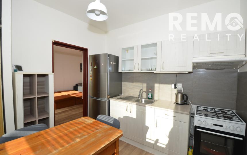 REZERVOVANÉ Väčší 1-izbový byt s lodžiou a výhľadom na mesto, Štrkovec