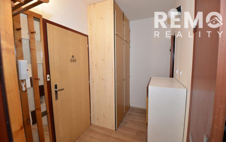 REZERVOVANÉ Väčší 1-izbový byt s lodžiou a výhľadom na mesto, Štrkovec