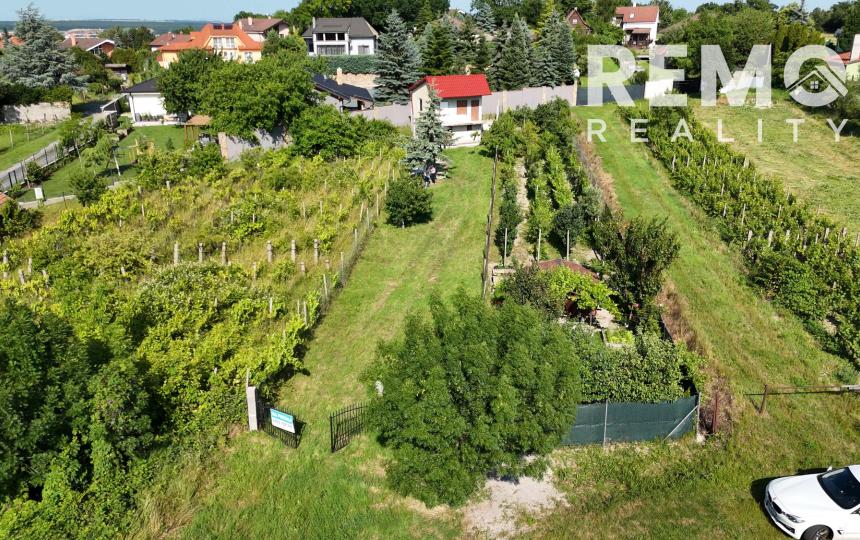 Rekreačný domček s pekným pozemkom v Harmónii. NOVÁ CENA