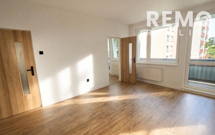 Pekný, veľký 1-izbový byt s klimatizáciou a priestranným balkónom
