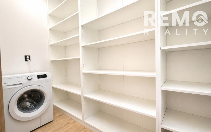 Pekný, veľký 1-izbový byt s klimatizáciou a priestranným balkónom
