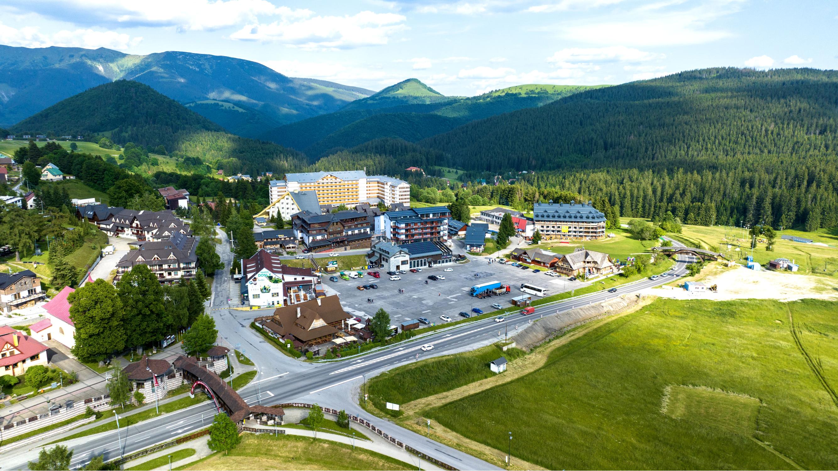 Stavebný pozemok so sieťami. Nádherný výhľad. Donovalley Resort.